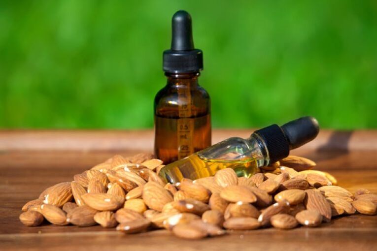 El aceite de almendras ayudará a devolver el cabello a su color natural.